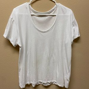 Everlane air scoop neck tee size m